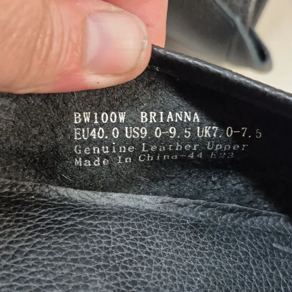 Aetrex Size 40 Black Leather Flats - NWOT
